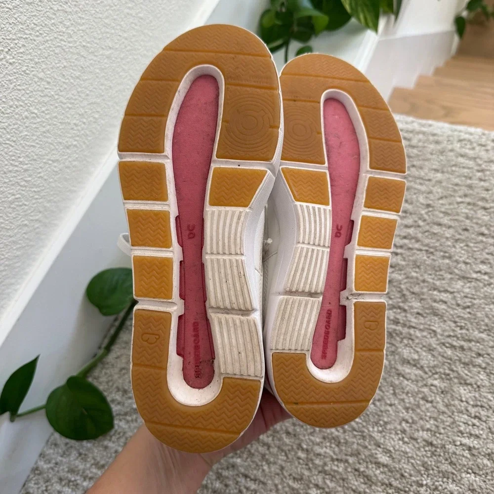 ON RUNNING THE‎ ROGER CLUBHOUSE SNEAKERS ROSEWOOD SAMPLE Women 7.5 LEATHER WHITE